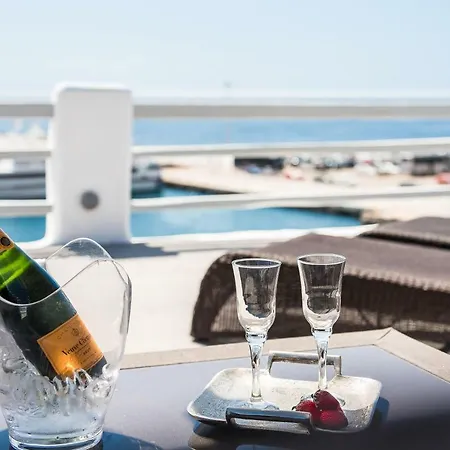 Riva Suites - Adults Only Apartment