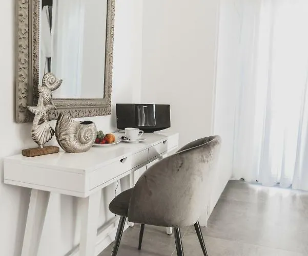 Riva Suites - Adults Only Apartment